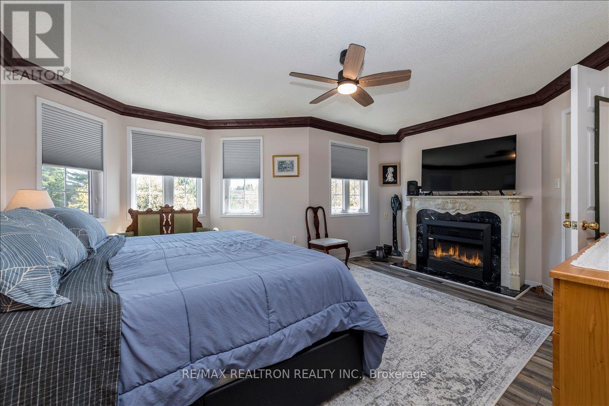 16 Bear Creek Drive, Barrie, Ontario  L4N 9M9 - Photo 16 - S13103192