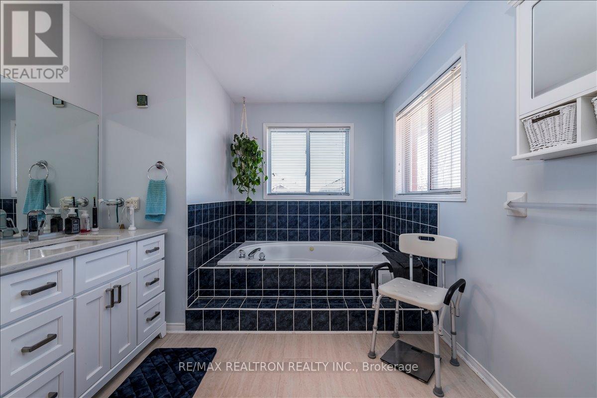 16 Bear Creek Drive, Barrie, Ontario  L4N 9M9 - Photo 19 - S13103192