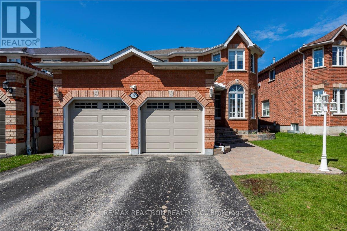 16 Bear Creek Drive, Barrie, Ontario  L4N 9M9 - Photo 2 - S13103192