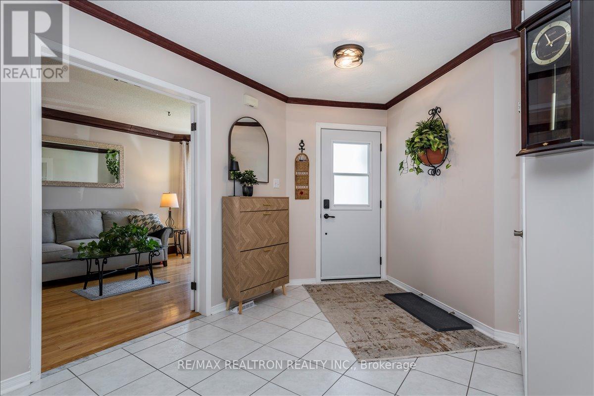 16 Bear Creek Drive, Barrie, Ontario  L4N 9M9 - Photo 3 - S13103192