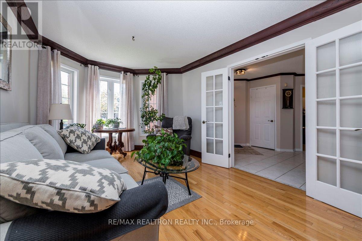 16 Bear Creek Drive, Barrie, Ontario  L4N 9M9 - Photo 4 - S13103192