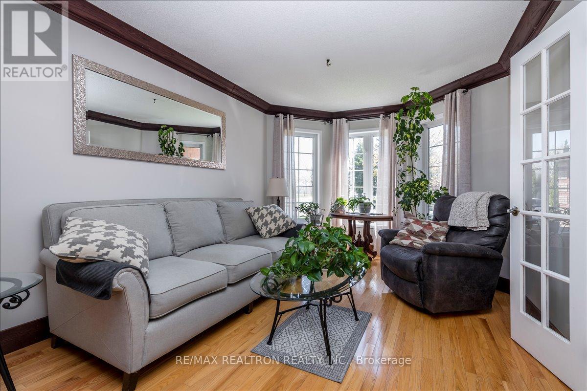 16 Bear Creek Drive, Barrie, Ontario  L4N 9M9 - Photo 5 - S13103192