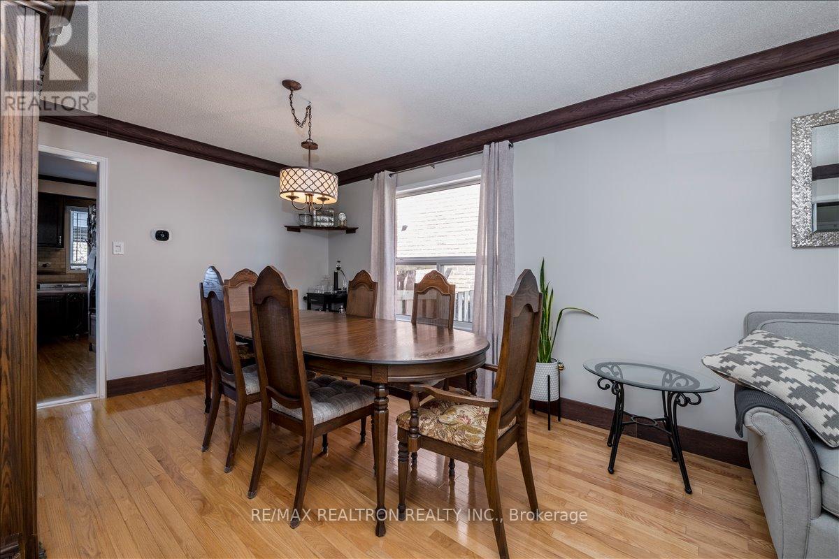 16 Bear Creek Drive, Barrie, Ontario  L4N 9M9 - Photo 6 - S13103192