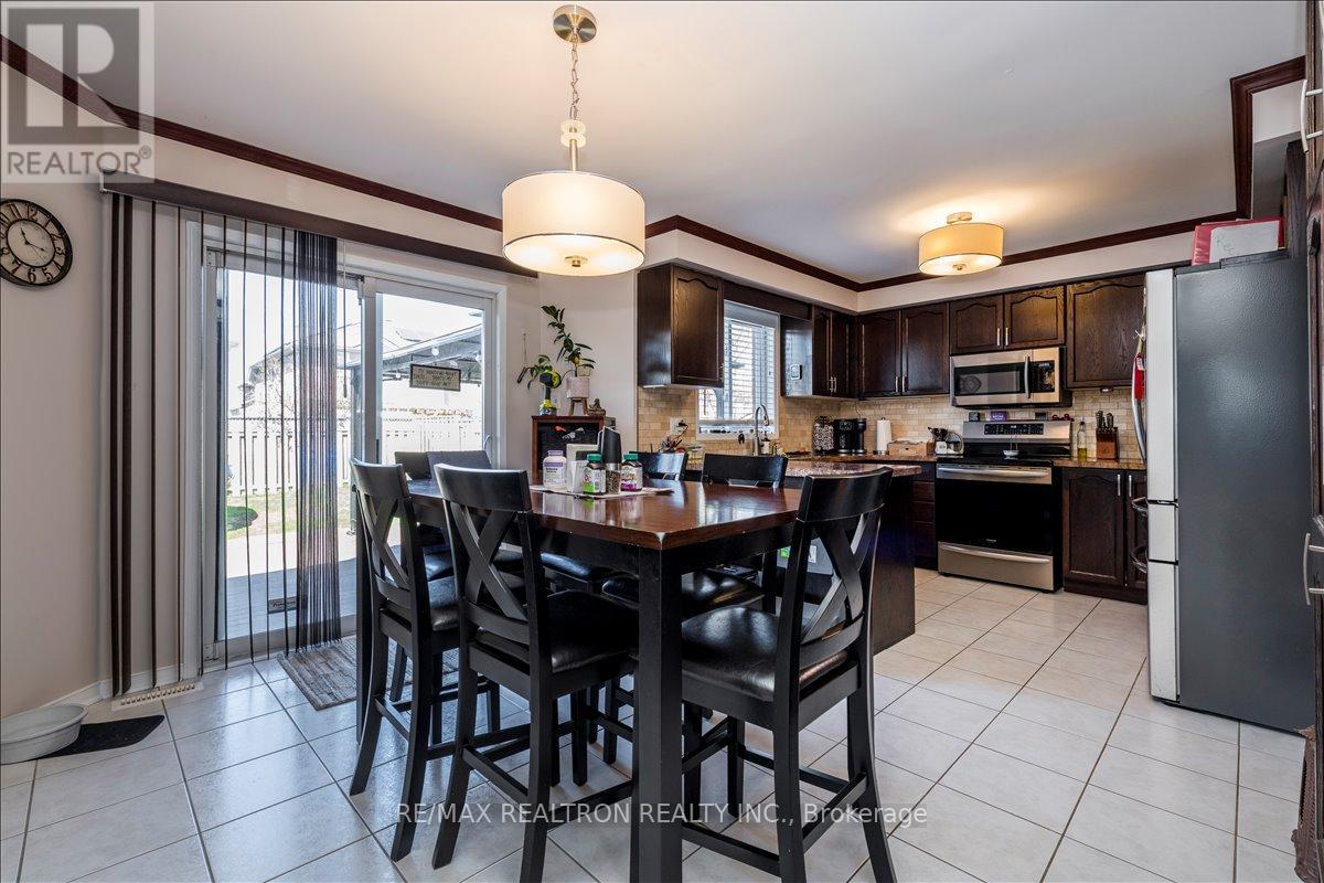16 Bear Creek Drive, Barrie, Ontario  L4N 9M9 - Photo 7 - S13103192