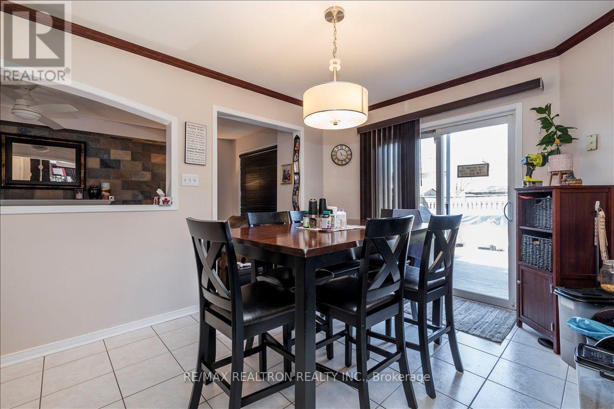 16 Bear Creek Drive, Barrie, Ontario  L4N 9M9 - Photo 9 - S13103192