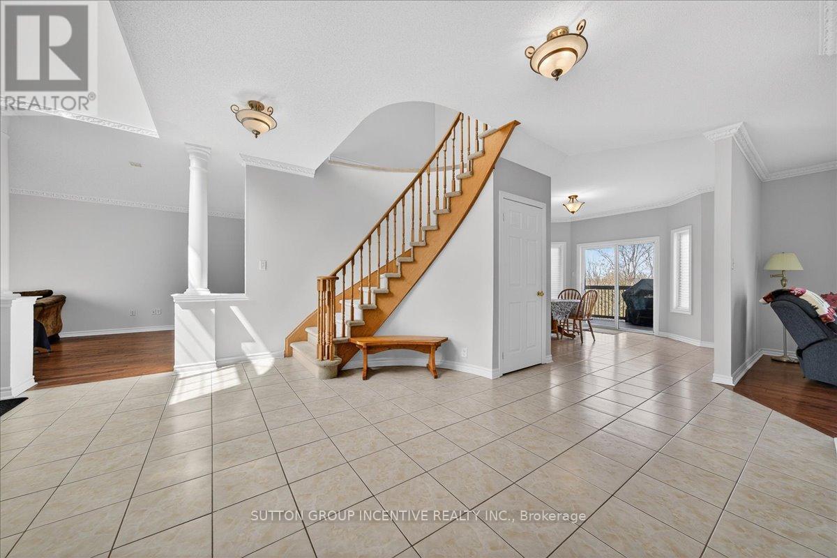 6 Silvercreek Crescent, Barrie (Ardagh), Ontario  L4N 0Z8 - Photo 3 - S13103290