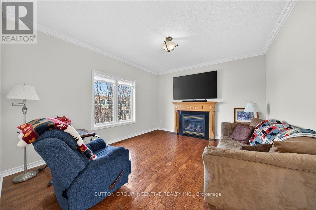 6 Silvercreek Crescent, Barrie (Ardagh), Ontario  L4N 0Z8 - Photo 7 - S13103290