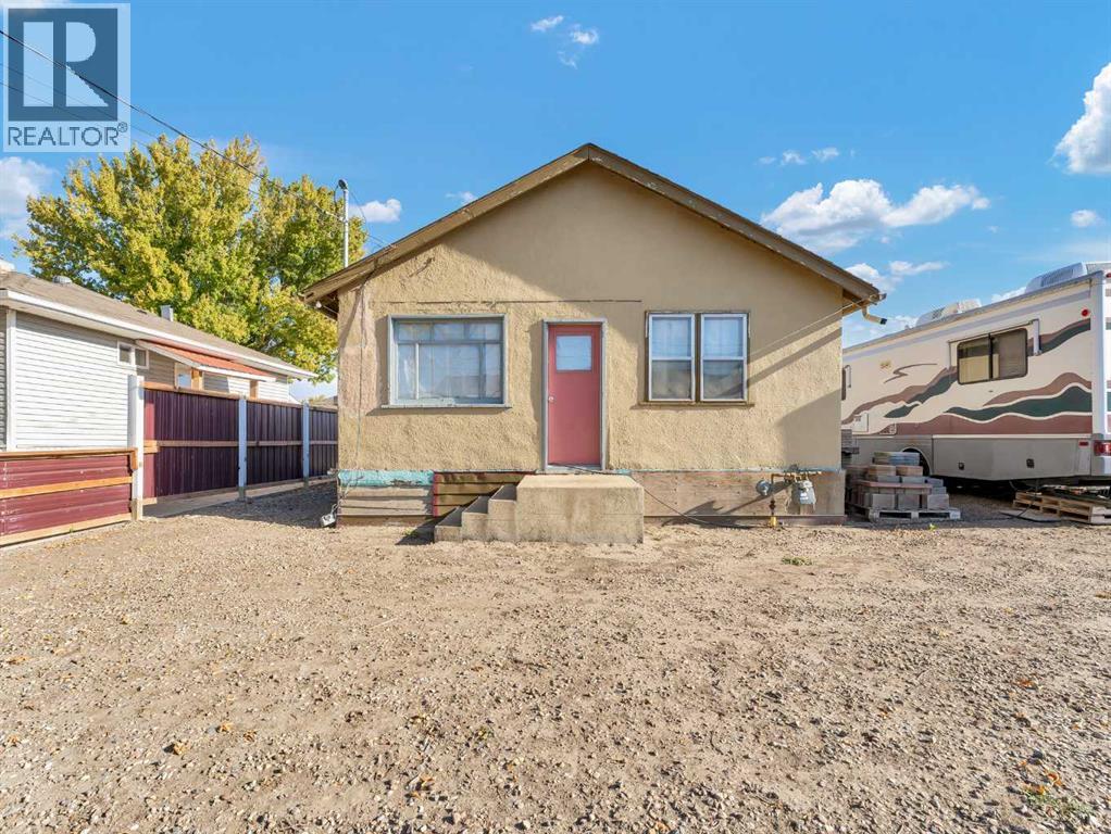 640 Pottery Street Se, Medicine Hat, Alberta  T1A 7G2 - Photo 2 - A2309180