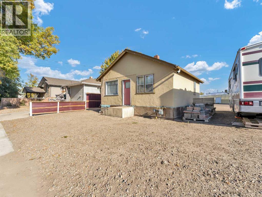 640 Pottery Street Se, Medicine Hat, Alberta  T1A 7G2 - Photo 3 - A2309180