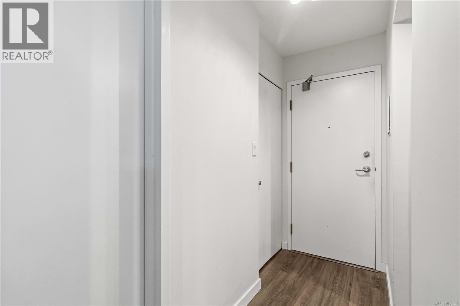 509 103 Gorge Rd E, Victoria, British Columbia  V9A 6Z2 - Photo 3 - 1036237