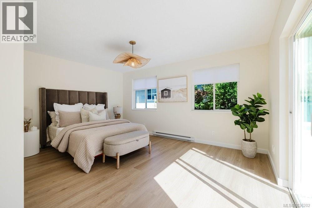 1737 Amphion St, Victoria, British Columbia  V8R 4Z8 - Photo 14 - 1036202
