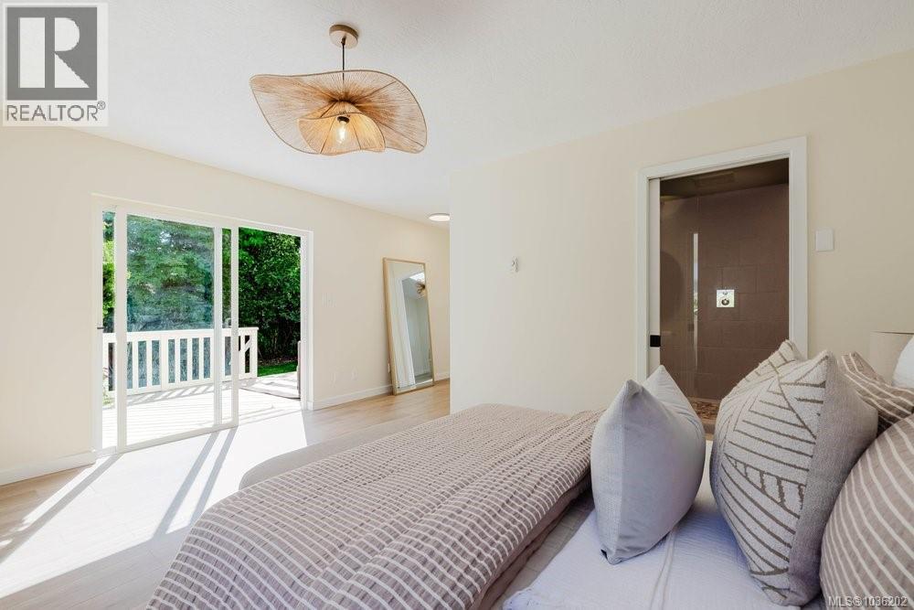 1737 Amphion St, Victoria, British Columbia  V8R 4Z8 - Photo 15 - 1036202