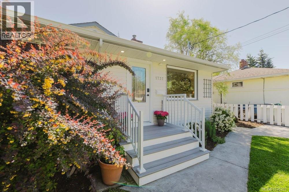 1737 Amphion St, Victoria, British Columbia  V8R 4Z8 - Photo 5 - 1036202