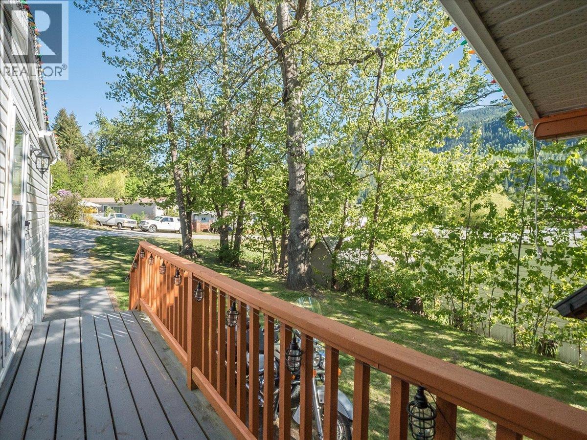 4029 Broadwater Road Unit# 15, Castlegar, British Columbia  V1N 4V6 - Photo 4 - 10386339