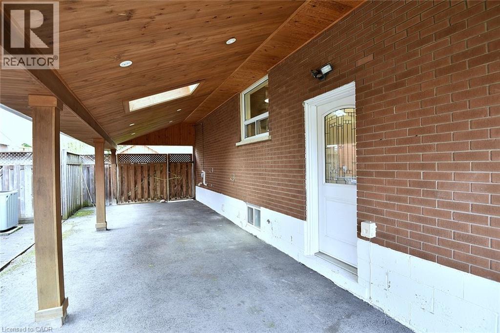 1338 De Quincy Crescent, Burlington, Ontario  L7P 1E4 - Photo 3 - 40828302