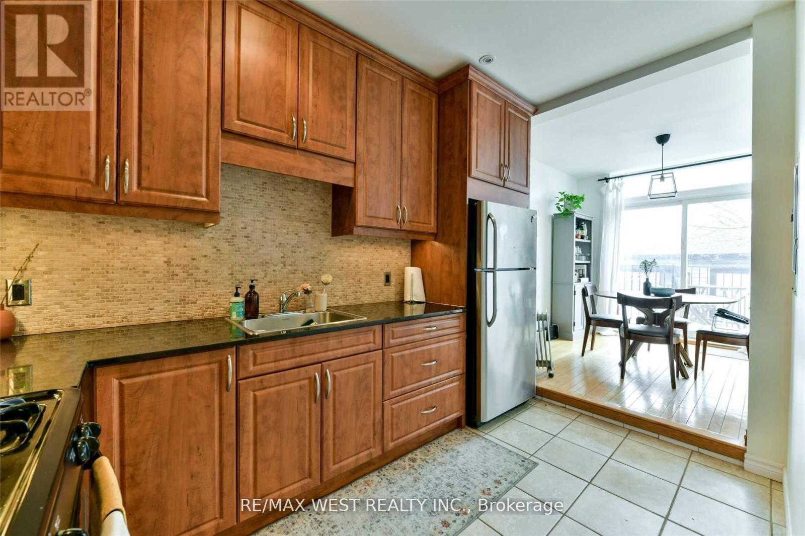 Main Fl - 734 Indian Road, Toronto, Ontario  M6P 2E3 - Photo 15 - W13103024