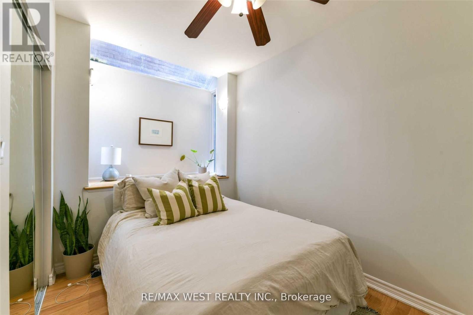 Main Fl - 734 Indian Road, Toronto, Ontario  M6P 2E3 - Photo 18 - W13103024