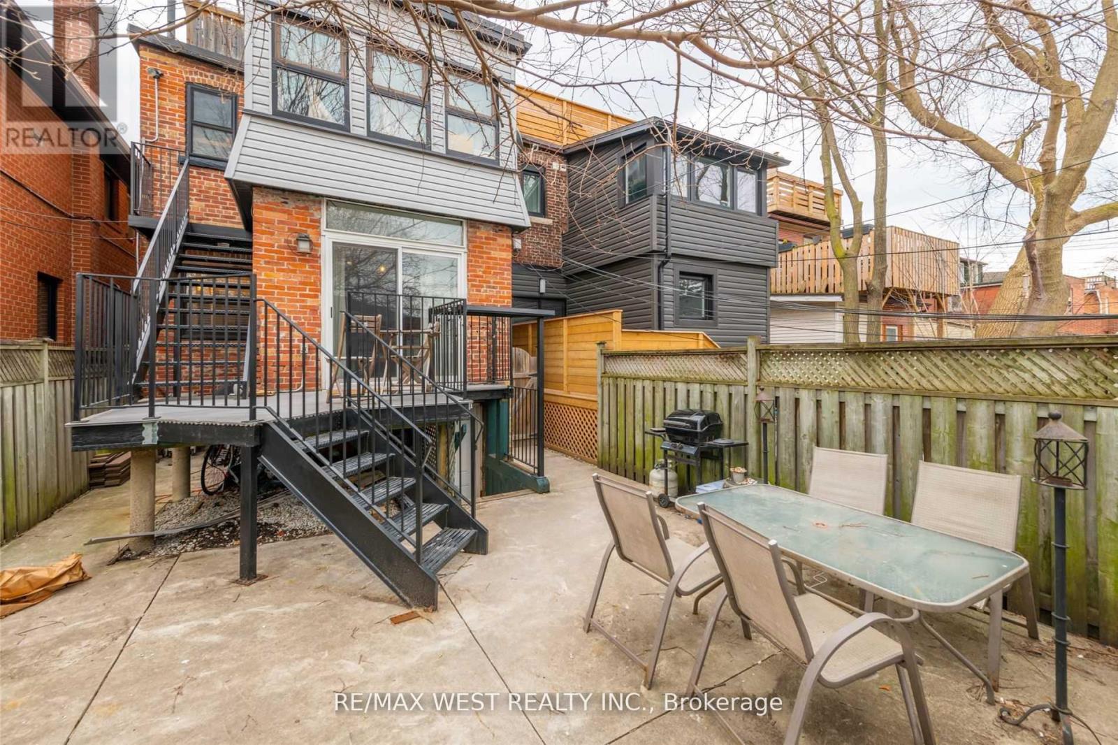 Main Fl - 734 Indian Road, Toronto, Ontario  M6P 2E3 - Photo 24 - W13103024
