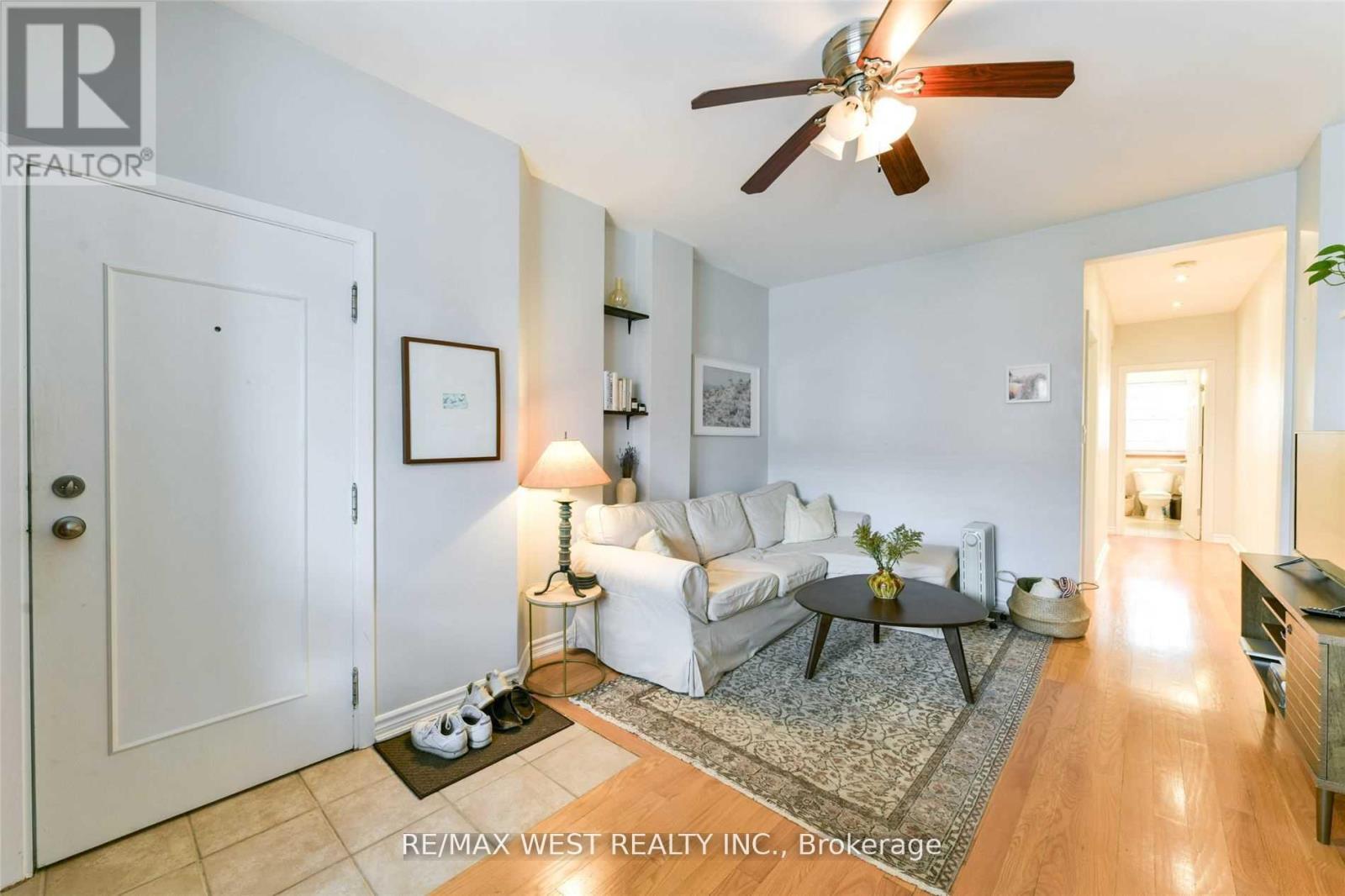 Main Fl - 734 Indian Road, Toronto, Ontario  M6P 2E3 - Photo 4 - W13103024