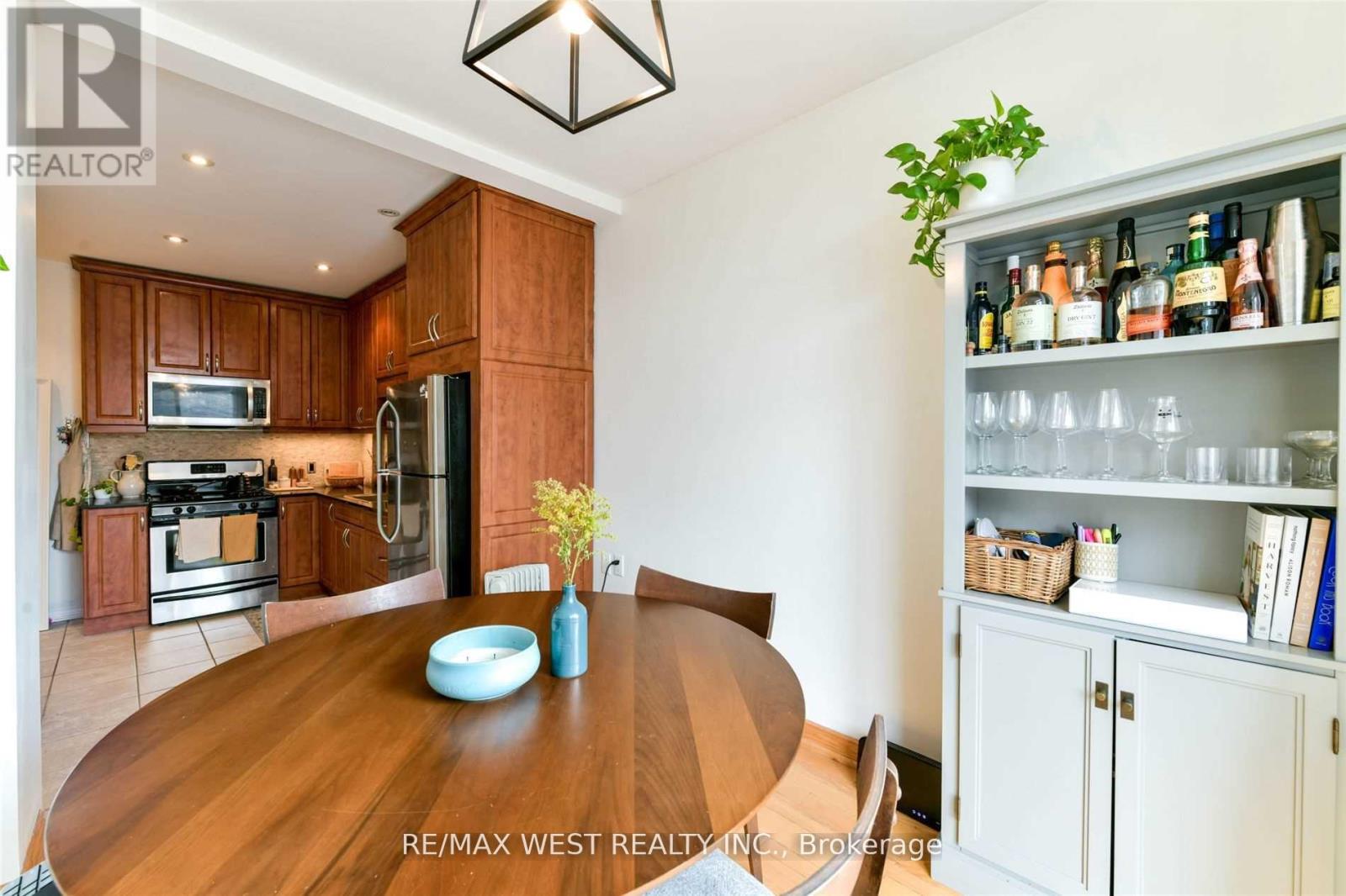 Main Fl - 734 Indian Road, Toronto, Ontario  M6P 2E3 - Photo 9 - W13103024