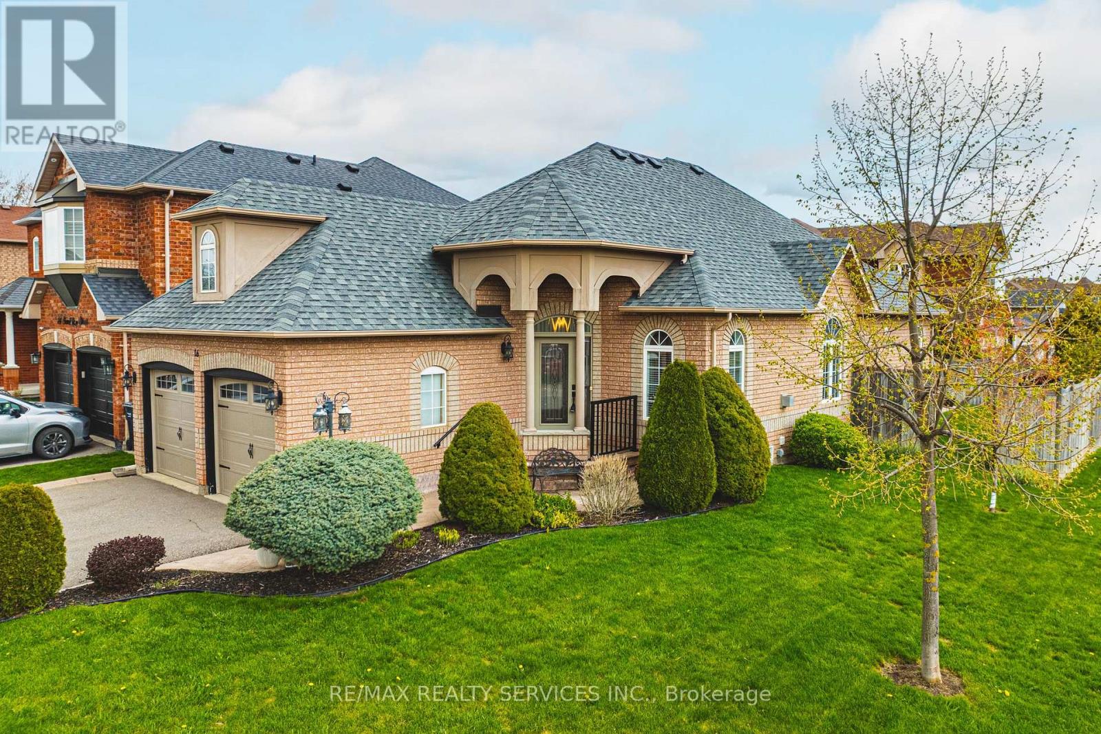 16 Sunridge Street, Brampton, Ontario  L7A 1W6 - Photo 1 - W13103102