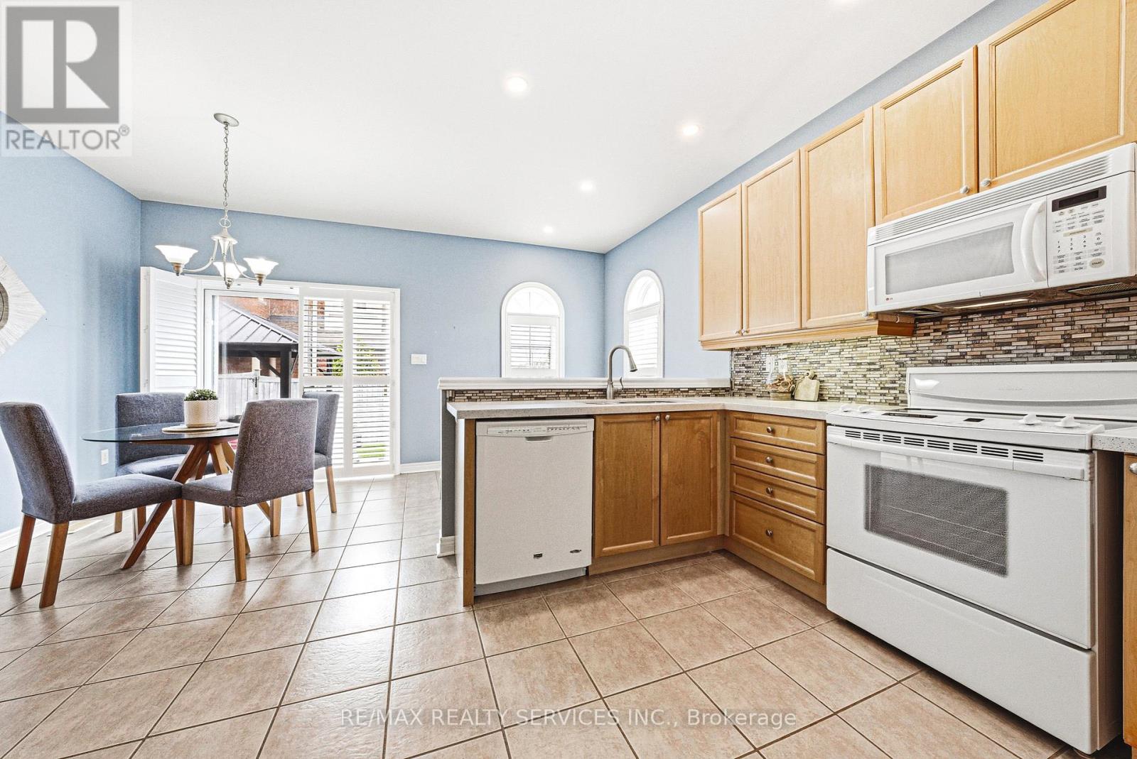 16 Sunridge Street, Brampton, Ontario  L7A 1W6 - Photo 10 - W13103102