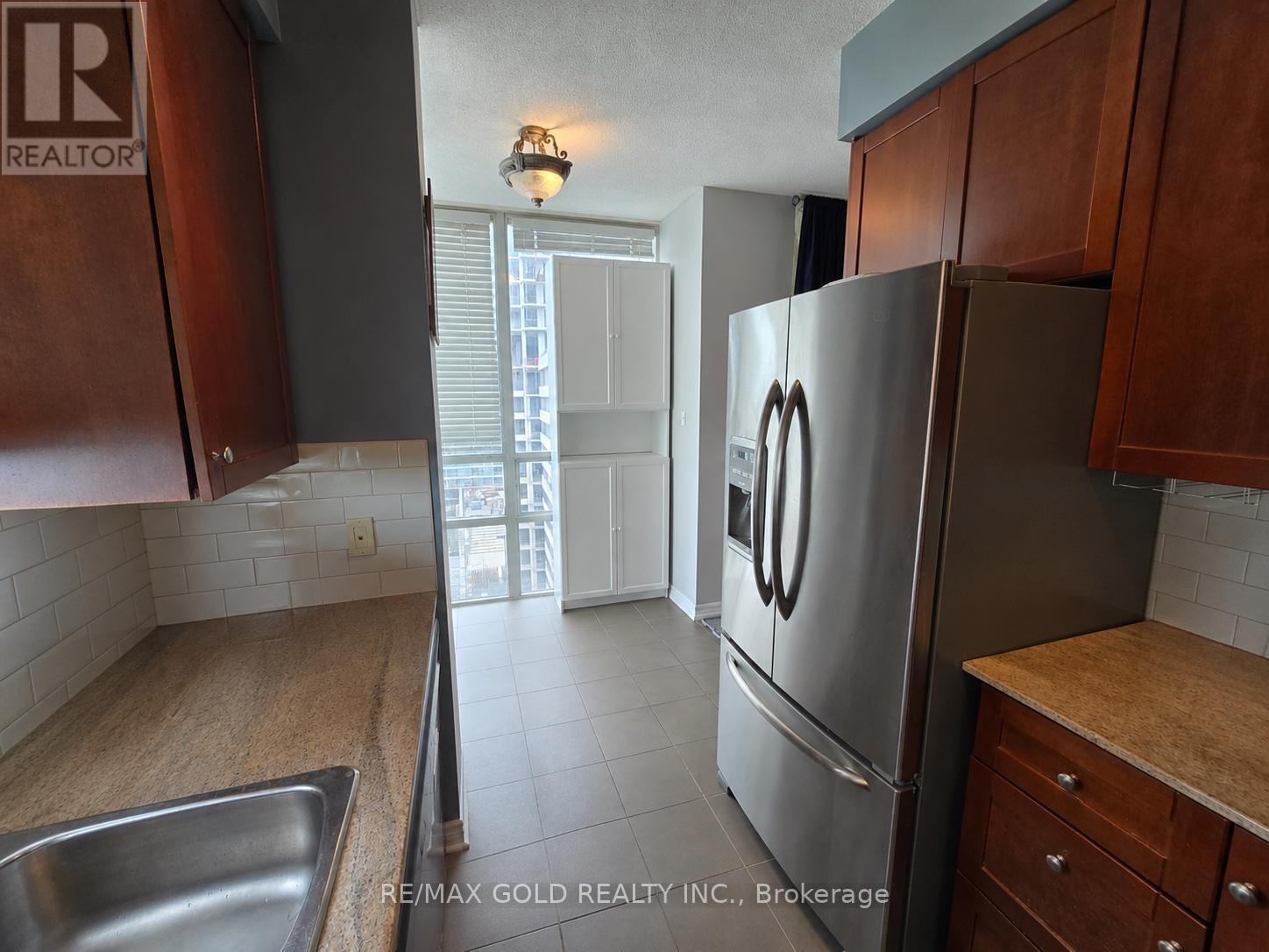1607 - 3504 Hurontario Street, Mississauga, Ontario  L5B 0B9 - Photo 9 - W13103232