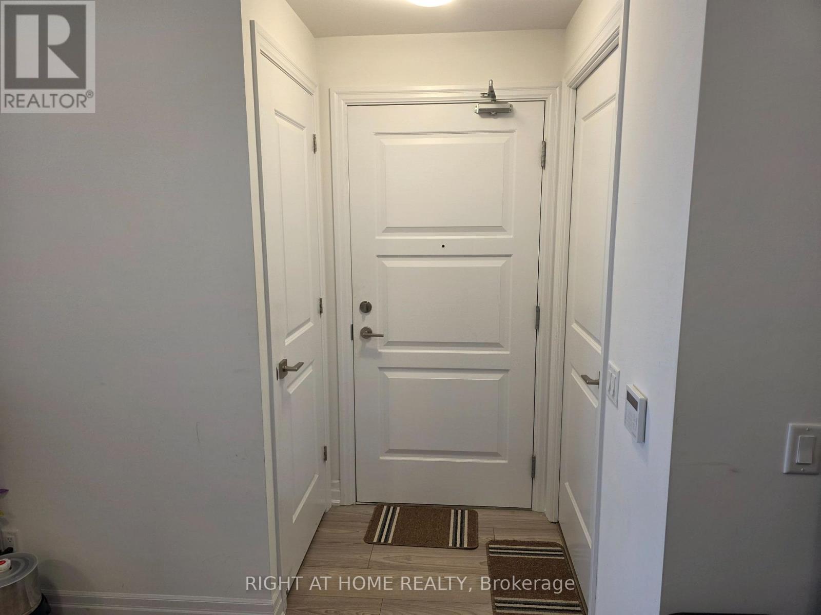 1006 - 36 Elm Drive W, Mississauga, Ontario  L5B 0N3 - Photo 2 - W13103284