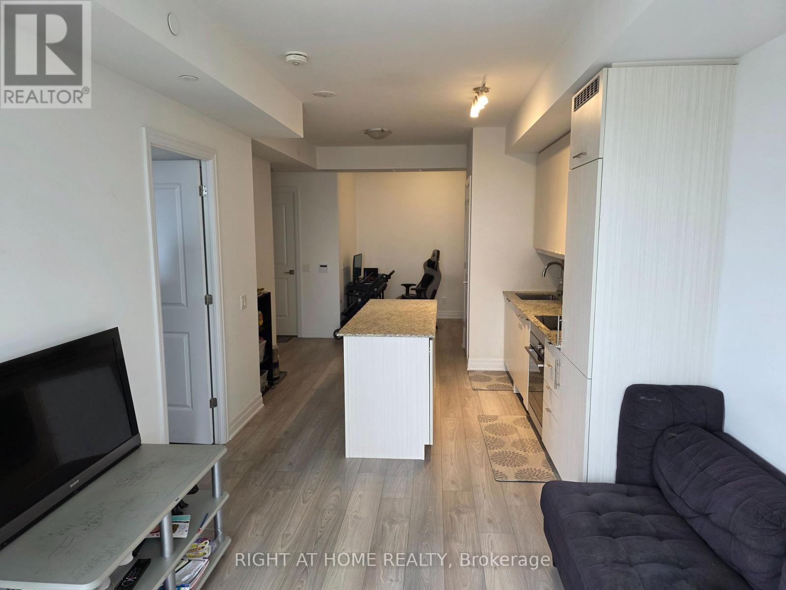 1006 - 36 Elm Drive W, Mississauga, Ontario  L5B 0N3 - Photo 3 - W13103284