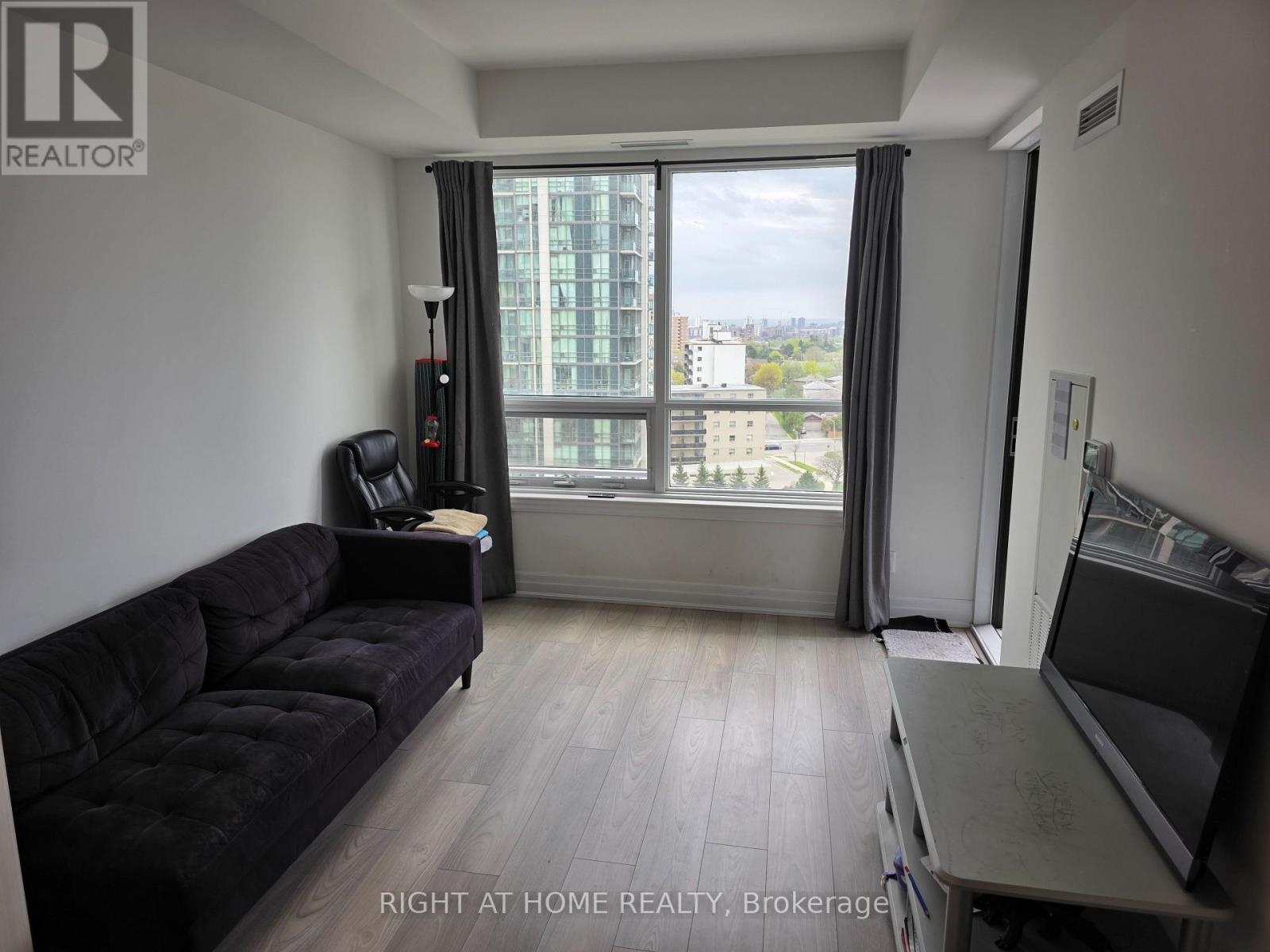 1006 - 36 Elm Drive W, Mississauga, Ontario  L5B 0N3 - Photo 6 - W13103284