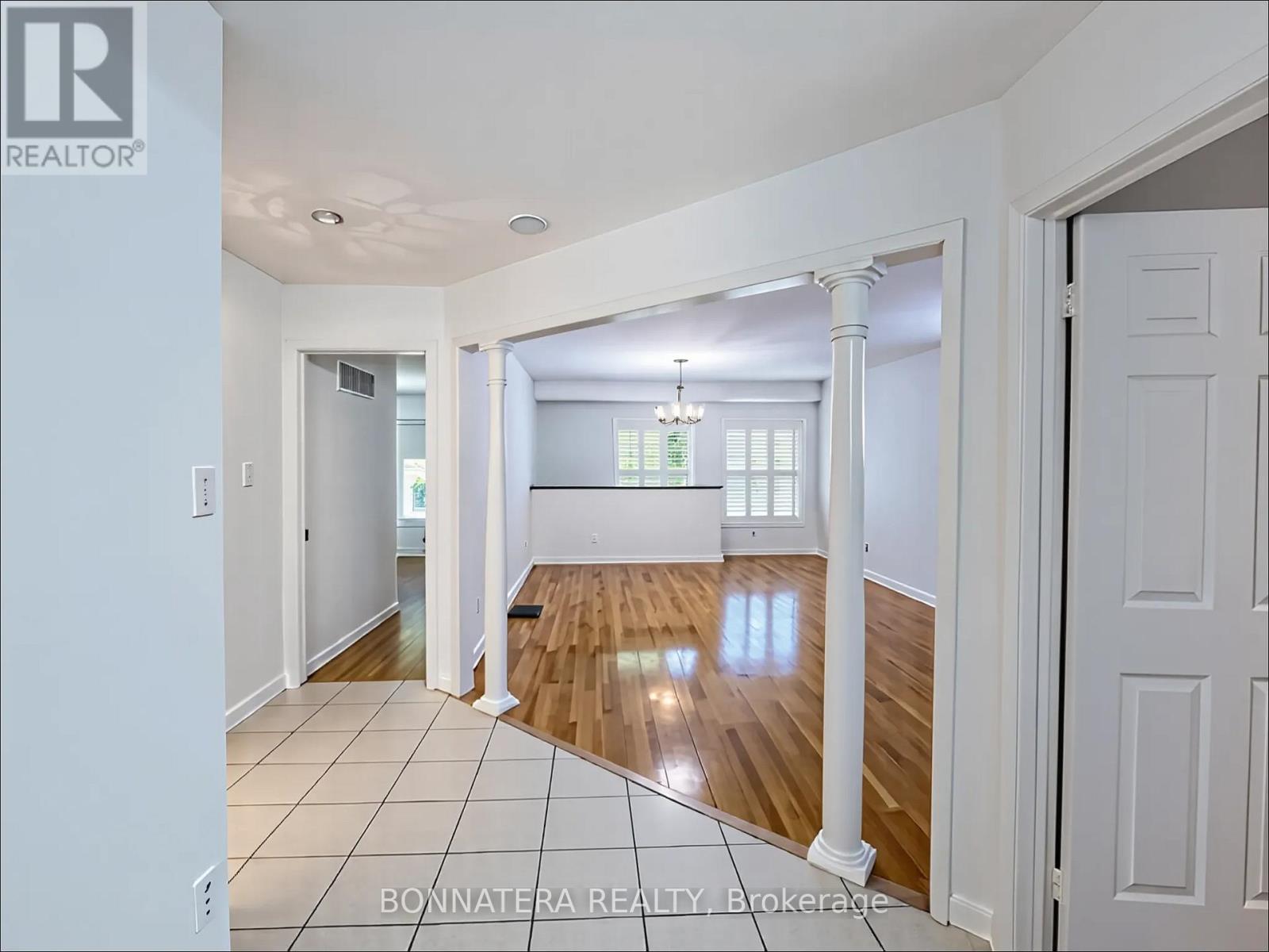 5471 Whitehorn Avenue, Mississauga, Ontario  L5V 1V5 - Photo 11 - W13103336