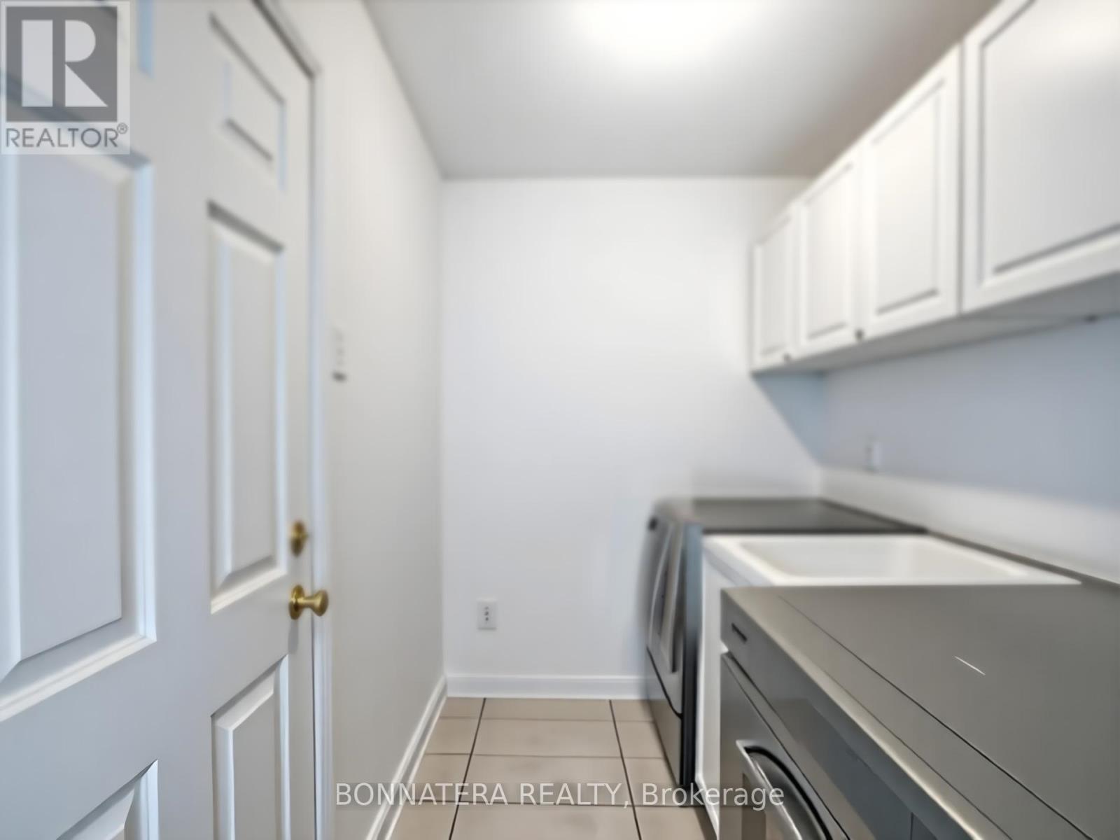 5471 Whitehorn Avenue, Mississauga, Ontario  L5V 1V5 - Photo 19 - W13103336