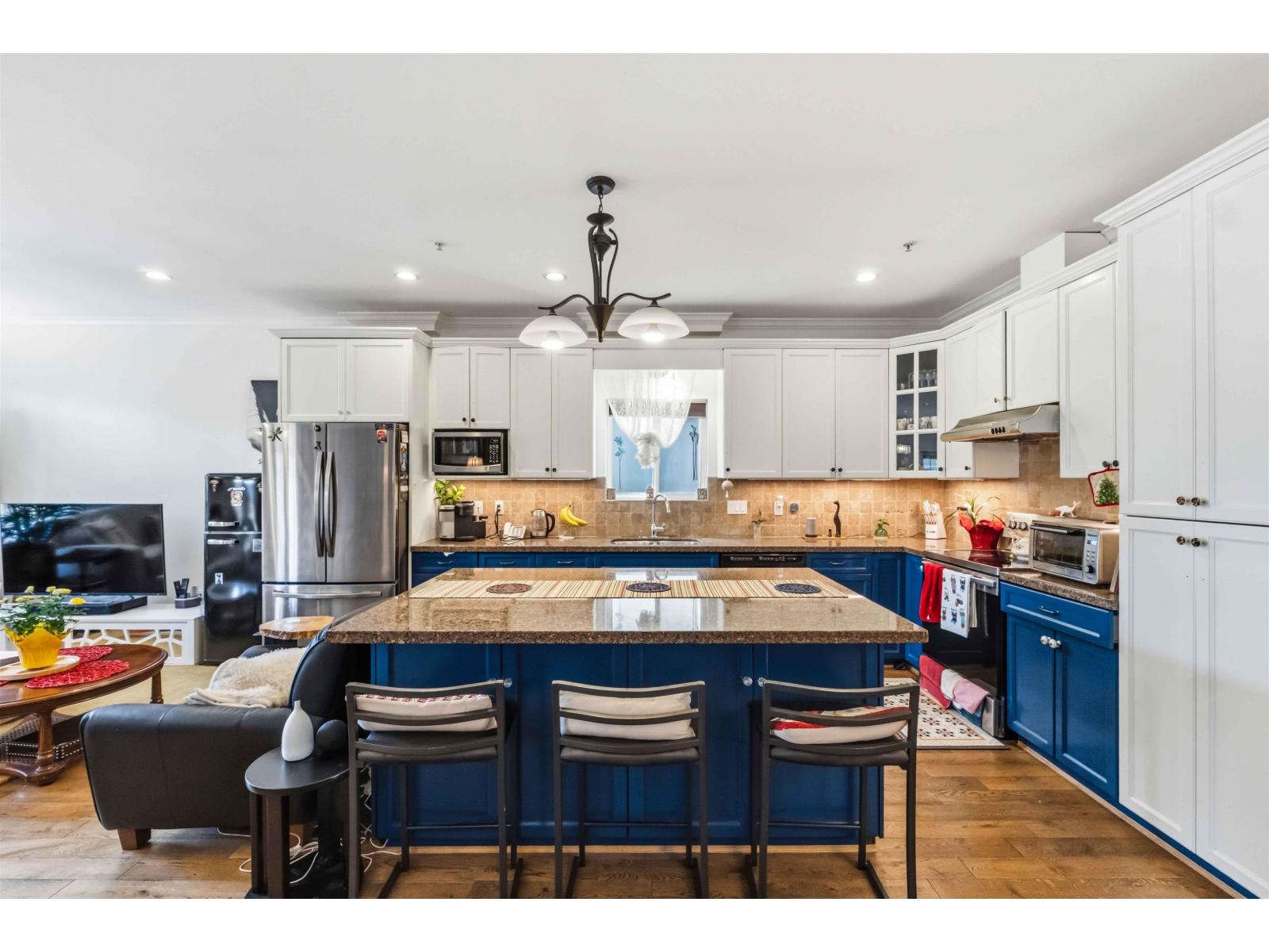 15544 Russell Avenue, White Rock, British Columbia  V4B 2R3 - Photo 4 - R3121336