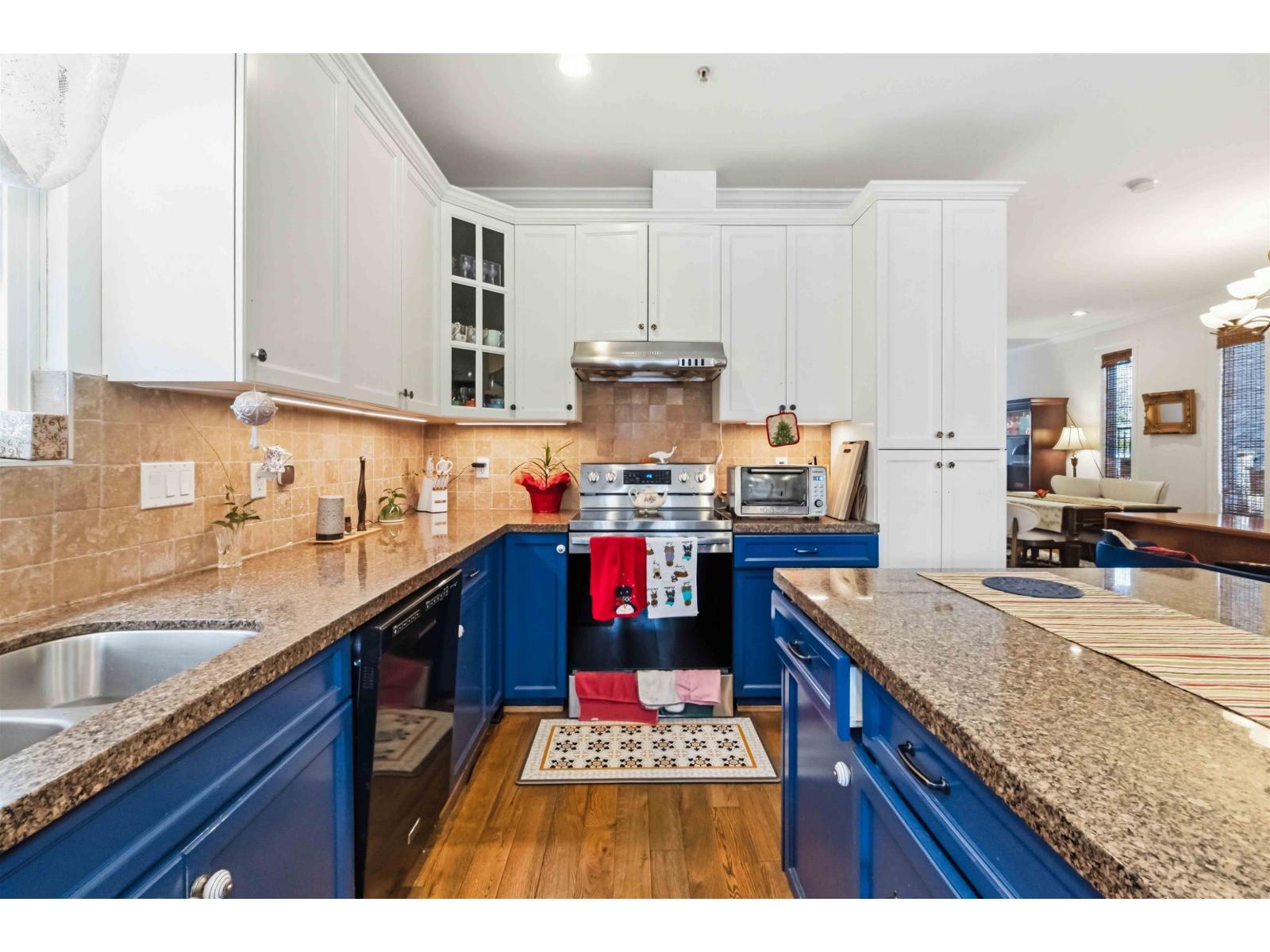 15544 Russell Avenue, White Rock, British Columbia  V4B 2R3 - Photo 5 - R3121336