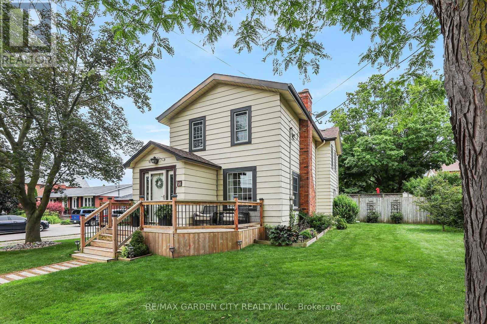 10 Maple Avenue, Grimsby, Ontario  L3M 3B6 - Photo 1 - X13103028