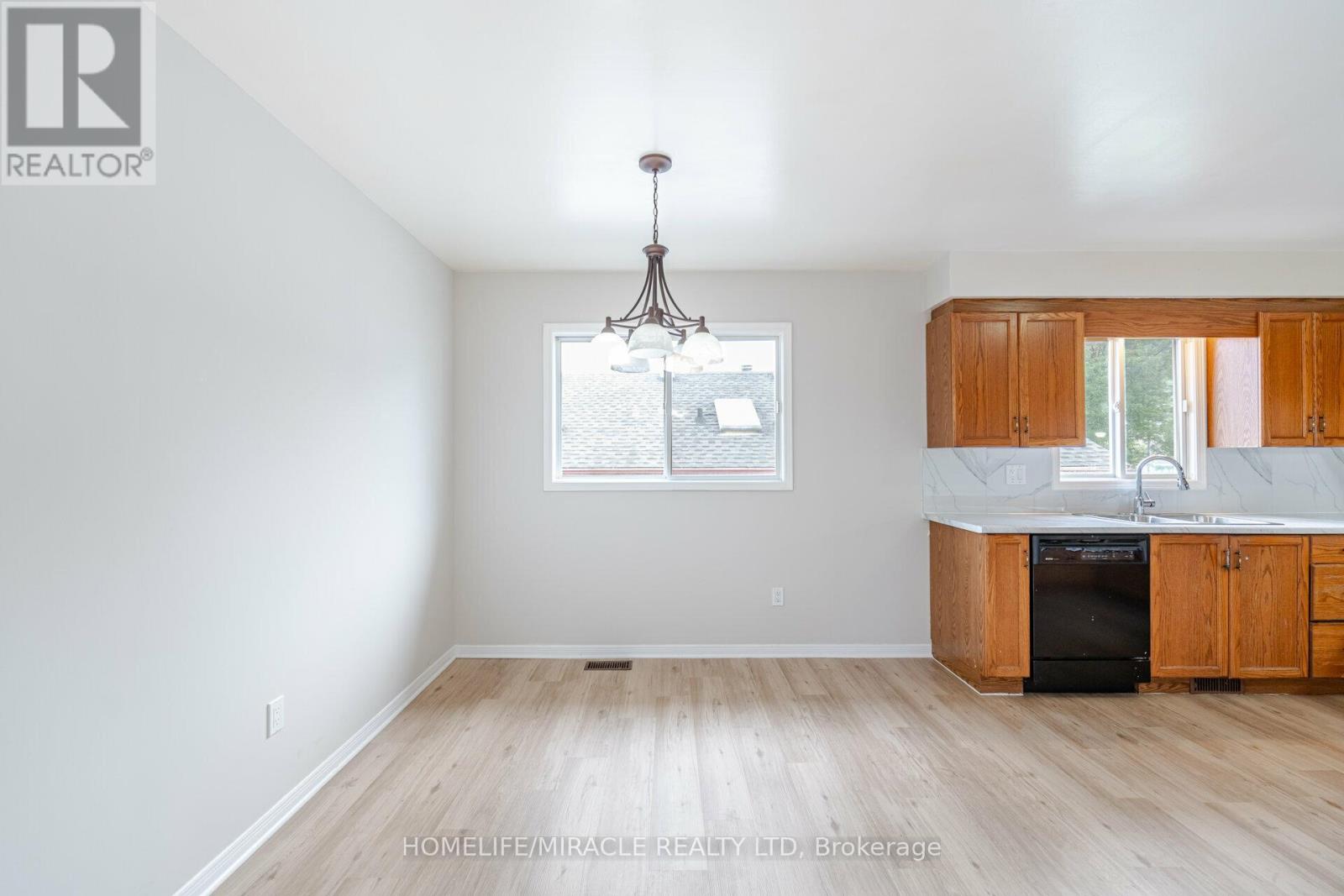 Upper - 36 Poplar Crescent, Welland, Ontario  L3C 6W2 - Photo 7 - X13103238
