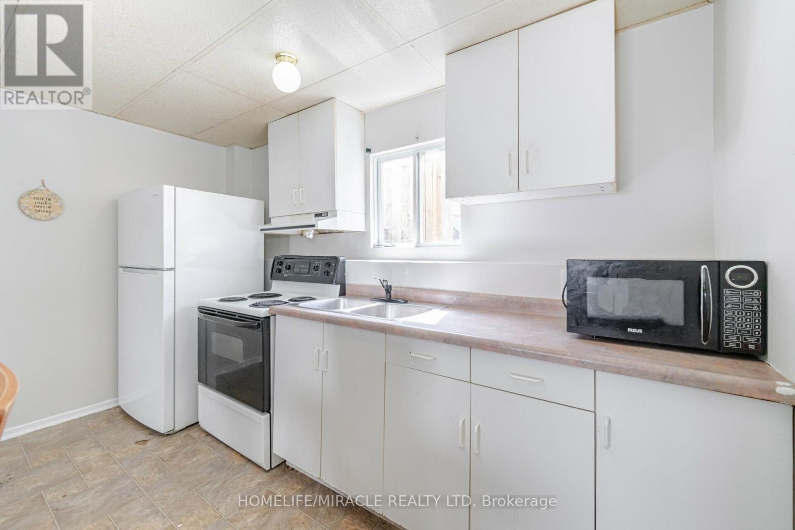 Bsmt - 36 Poplar Crescent, Welland, Ontario  L3C 6W2 - Photo 4 - X13103260