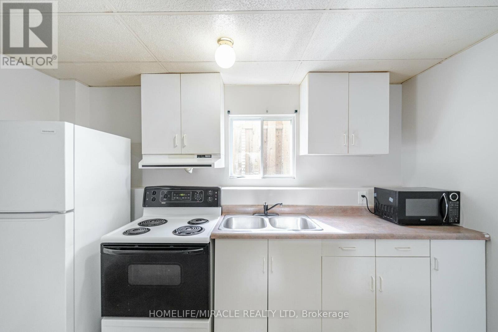 Bsmt - 36 Poplar Crescent, Welland, Ontario  L3C 6W2 - Photo 5 - X13103260