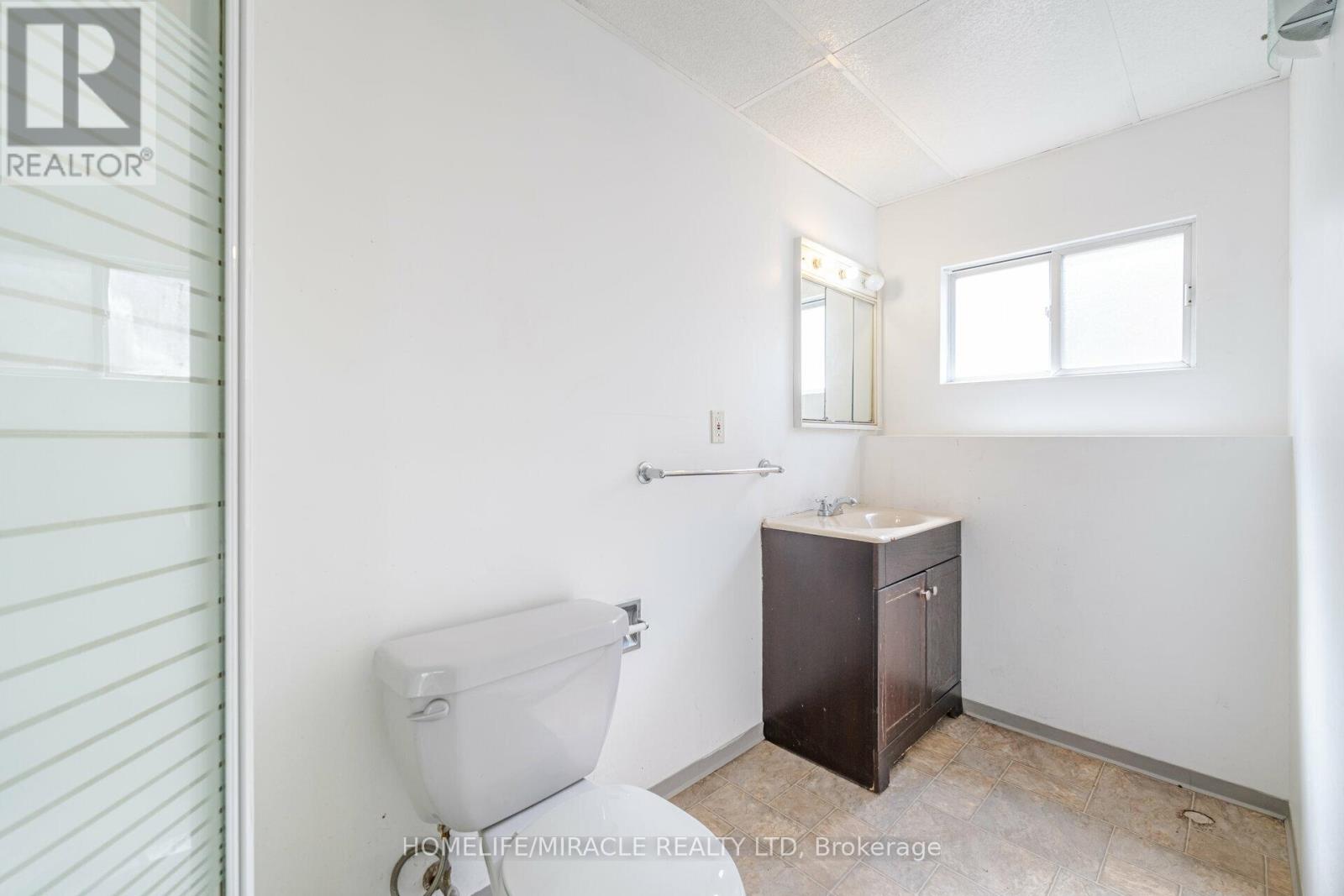 Bsmt - 36 Poplar Crescent, Welland, Ontario  L3C 6W2 - Photo 8 - X13103260