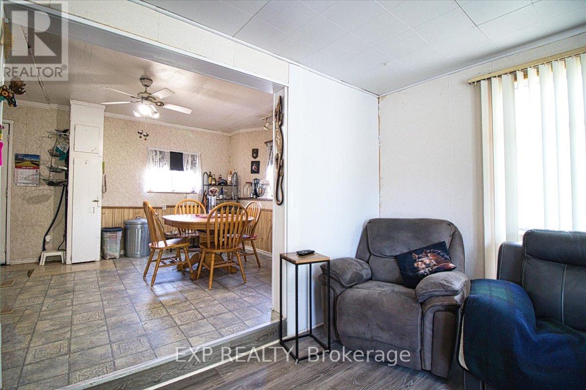 252 Queen Street, Chatham-Kent, Ontario  N0P 1T0 - Photo 11 - X13103296