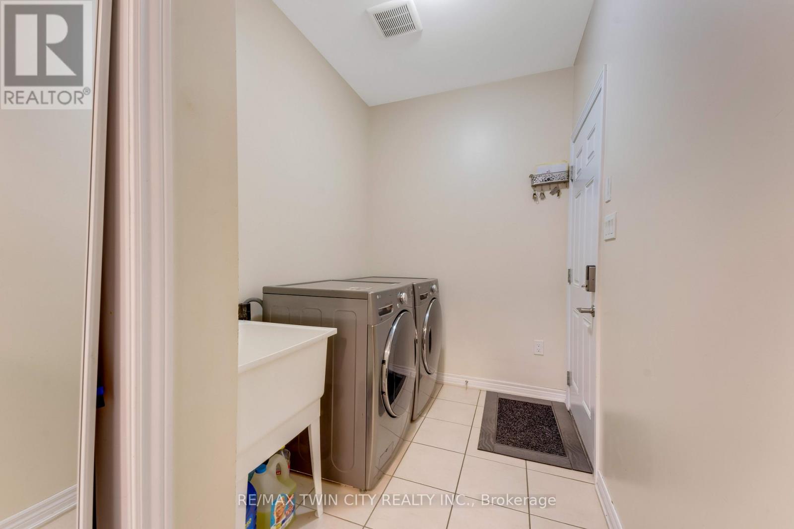 667 Linden Drive, Cambridge, Ontario  N3H 0B6 - Photo 17 - X13103372