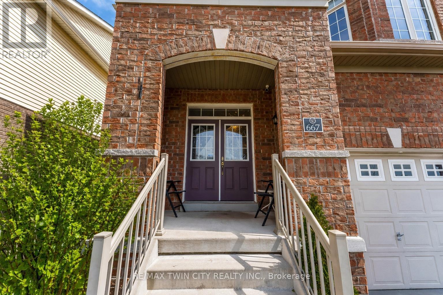 667 Linden Drive, Cambridge, Ontario  N3H 0B6 - Photo 3 - X13103372