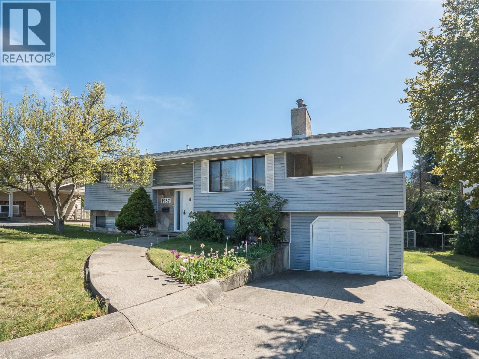 1937 Riverside Crescent, Castlegar, British Columbia  V1N 3W5 - Photo 3 - 10386371