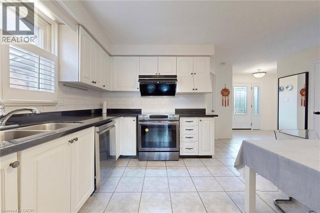 62 Como Place, Hamilton, Ontario  L9B 1Y4 - Photo 12 - 40828598
