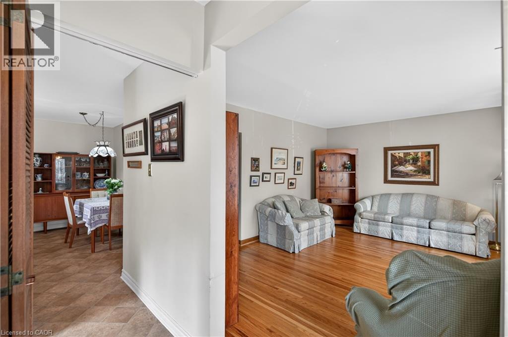 34 Helen Street, Dundas, Ontario  L9H 1N3 - Photo 4 - 40828352