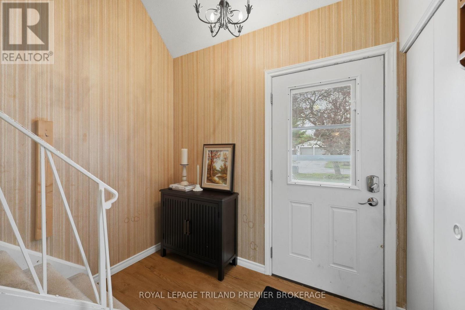 20 Crabtree Avenue, London North, Ontario  N6G 2H7 - Photo 3 - X13103452