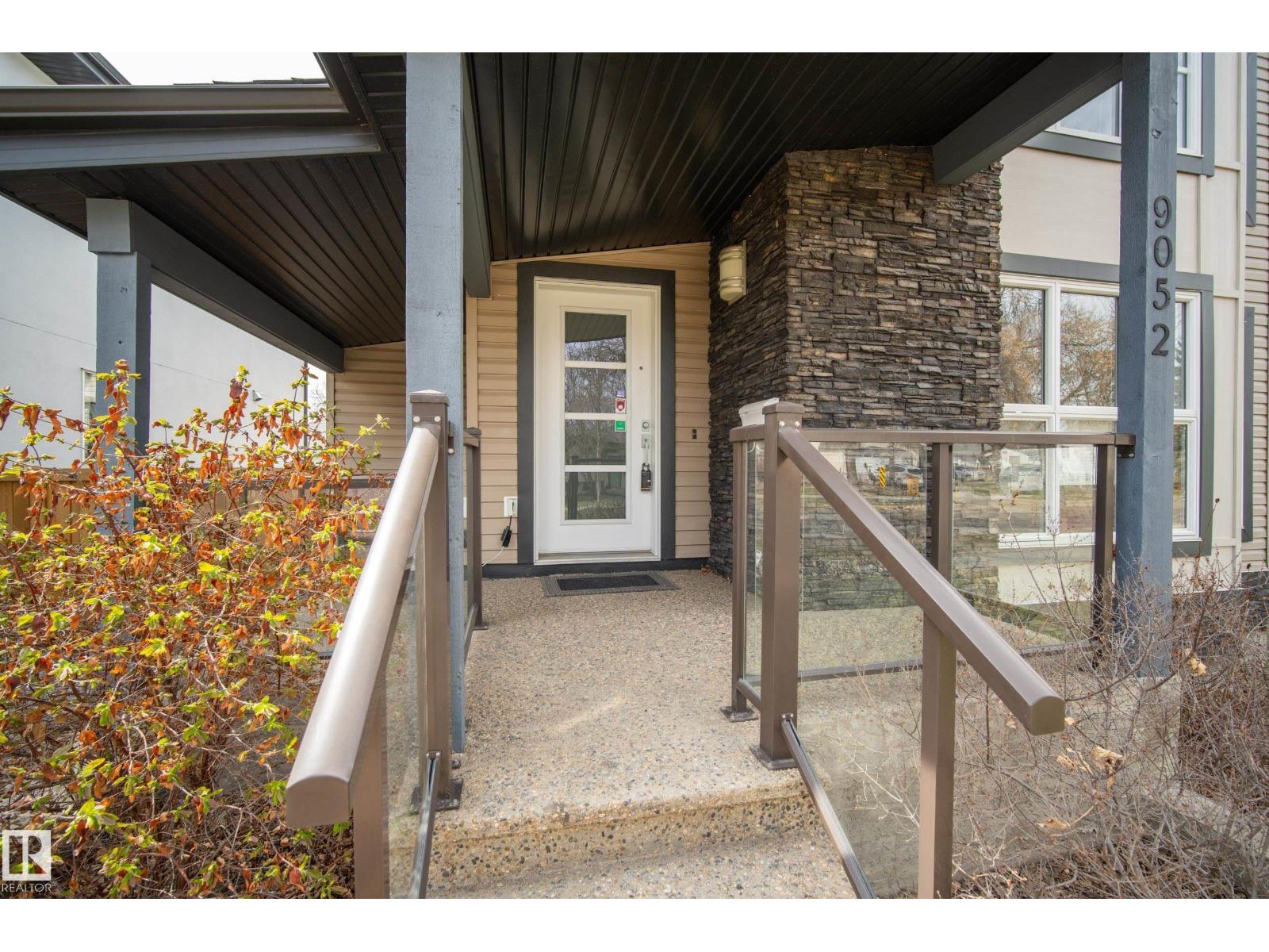 9052 92 St Nw, Edmonton, Alberta  T6C 3R2 - Photo 2 - E4486620