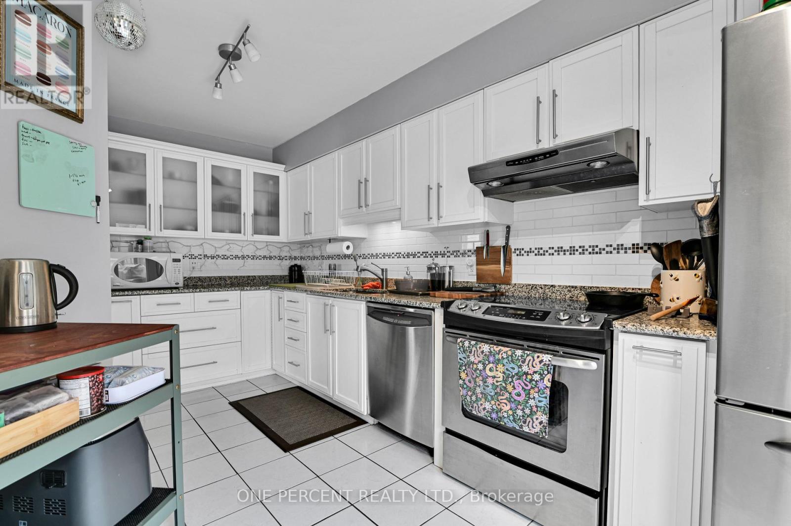 311 Southcrest Private, Ottawa, Ontario  K1V 2B7 - Photo 12 - X13103526