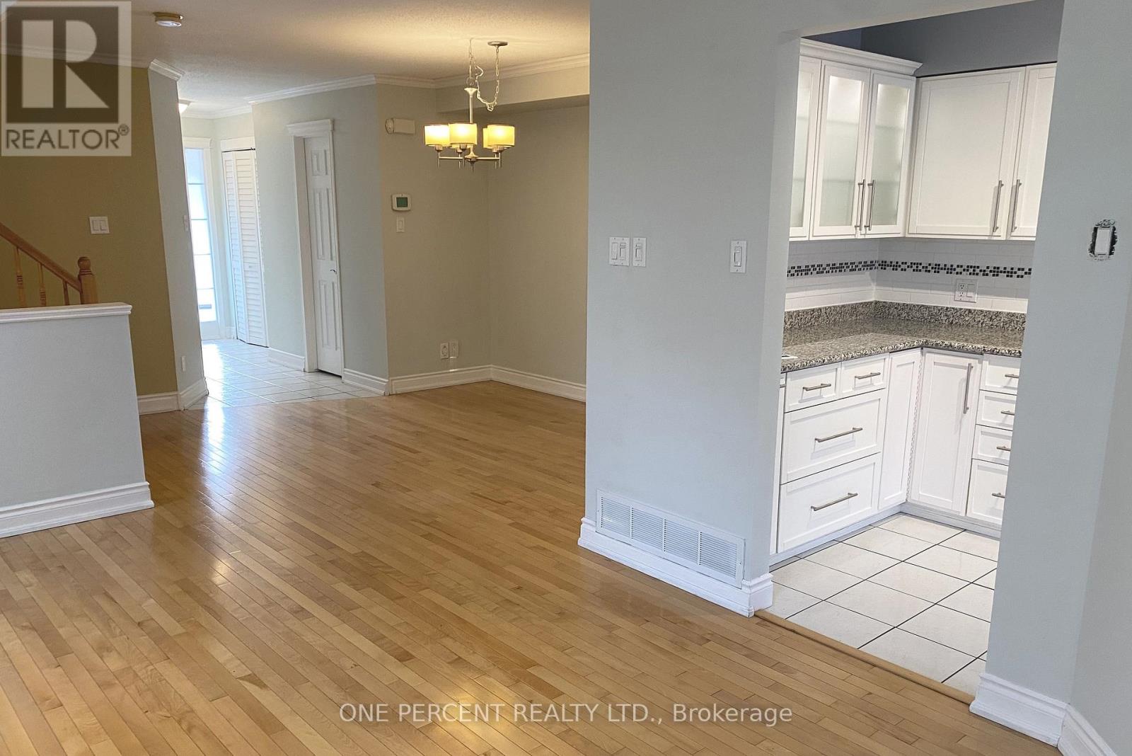 311 Southcrest Private, Ottawa, Ontario  K1V 2B7 - Photo 3 - X13103526
