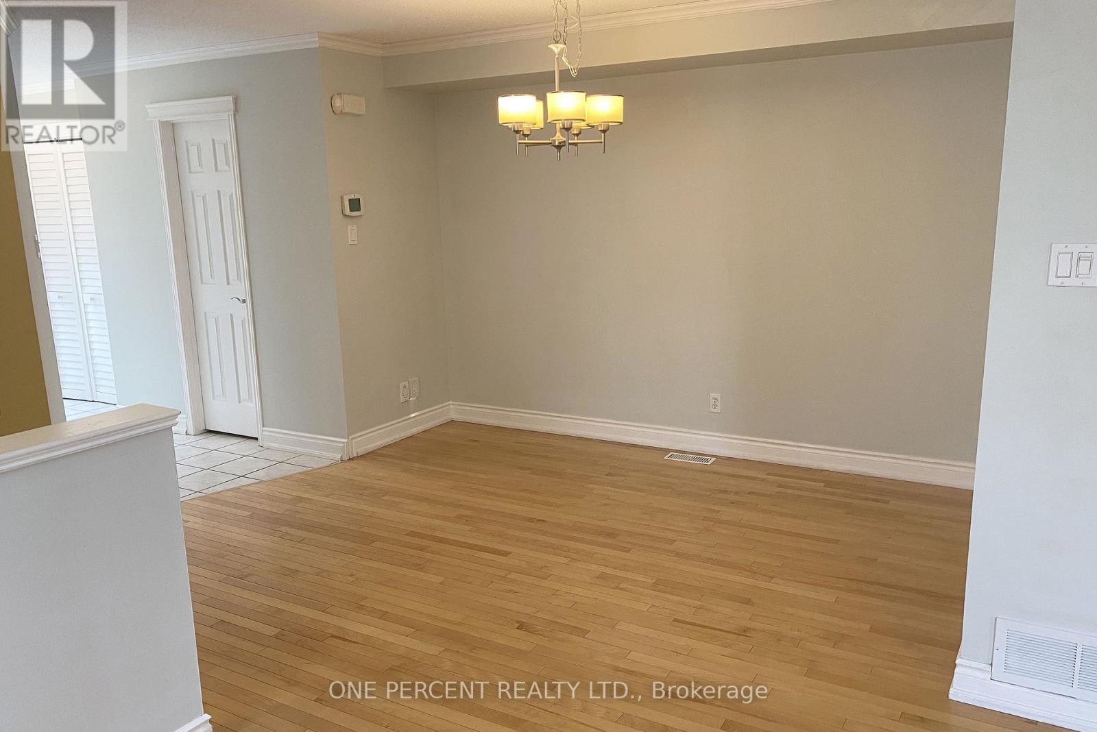 311 Southcrest Private, Ottawa, Ontario  K1V 2B7 - Photo 6 - X13103526